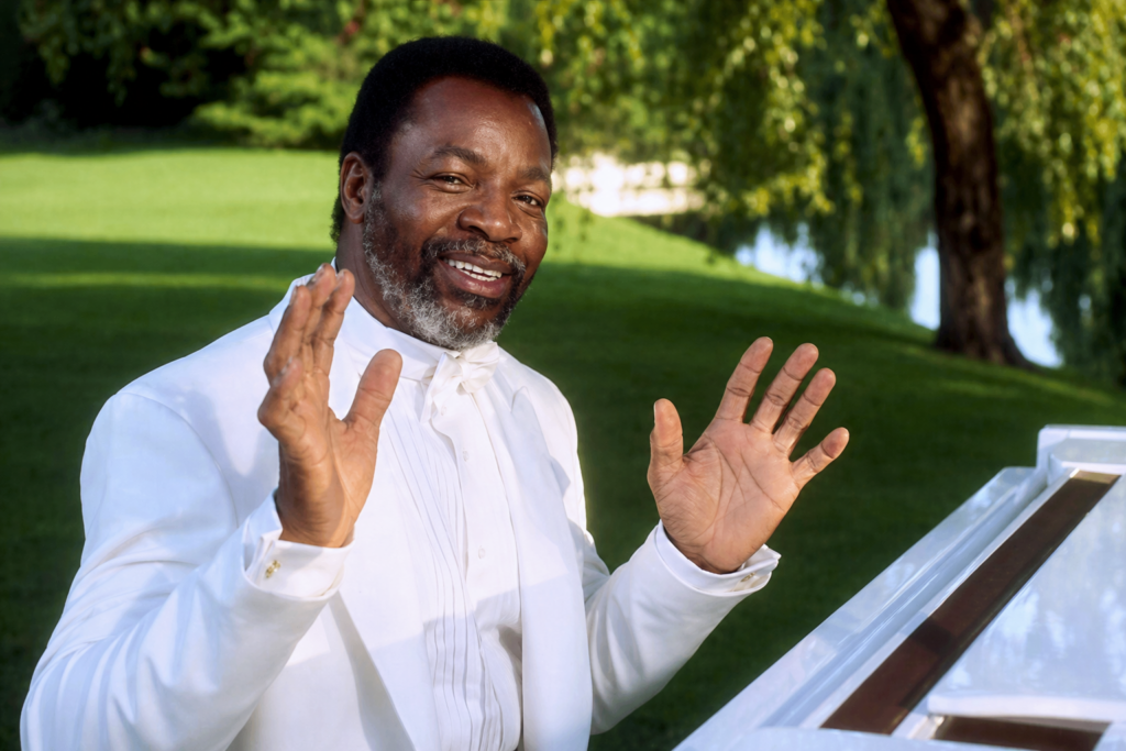 Still from the movie Happy Gilmore in which Chubbs Peterson appears in Happy Gilmore's "Happy Place."